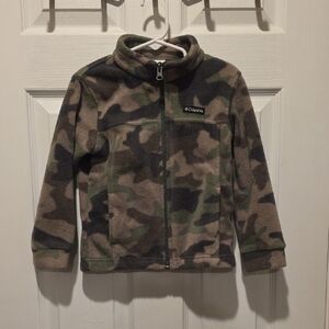 Columbia Green and Brown Camouflage Fleece Jacket